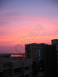 孟买日落房子天空建筑紫色城市大都市粉色背景图片