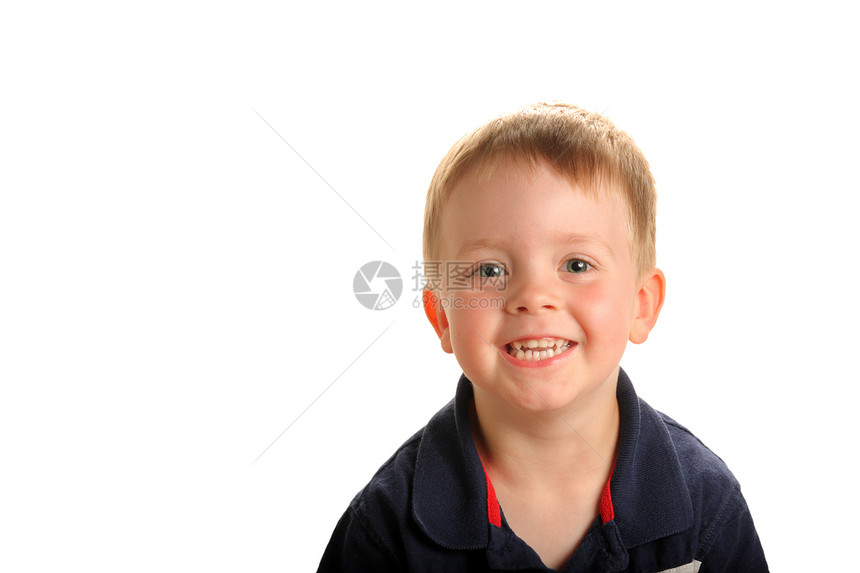 年轻微笑的男孩图片
