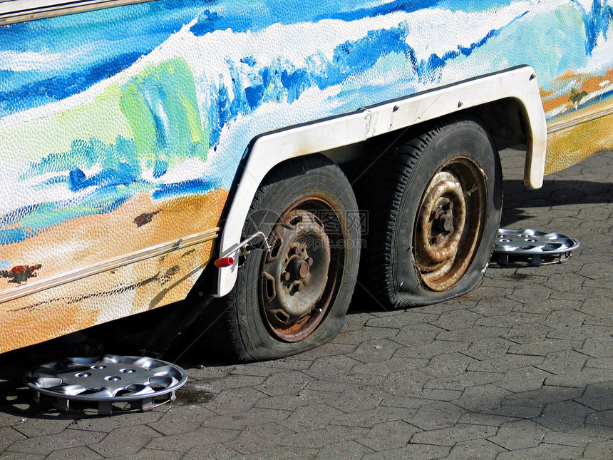 平板轮胎车辆运输安全事故发动机沥青修理压力车轮维修图片