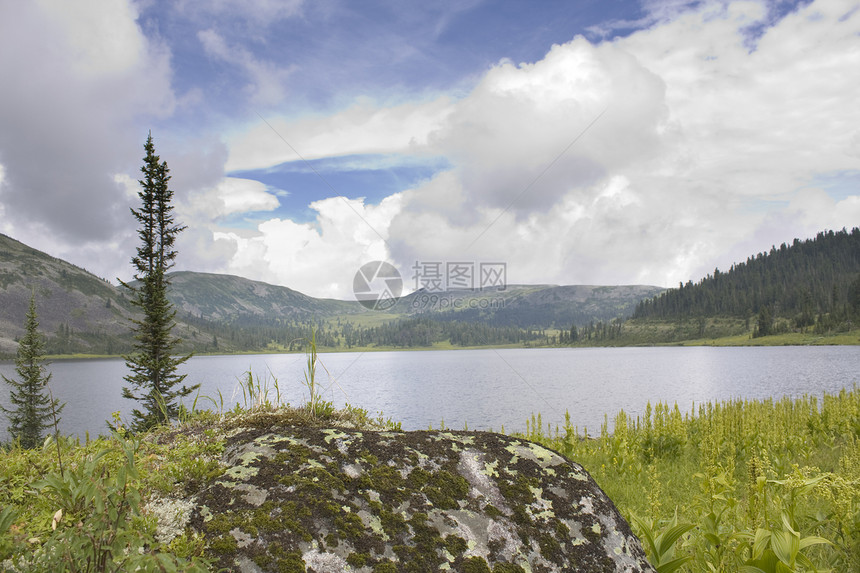 喜欢山湖石头反射自由旅行风景地平线运动蓝色边缘爬坡图片