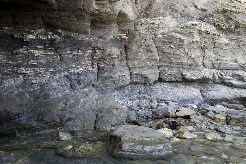 在海边的石头上喘息支撑利润废墟陷阱假期洪水岩石图片