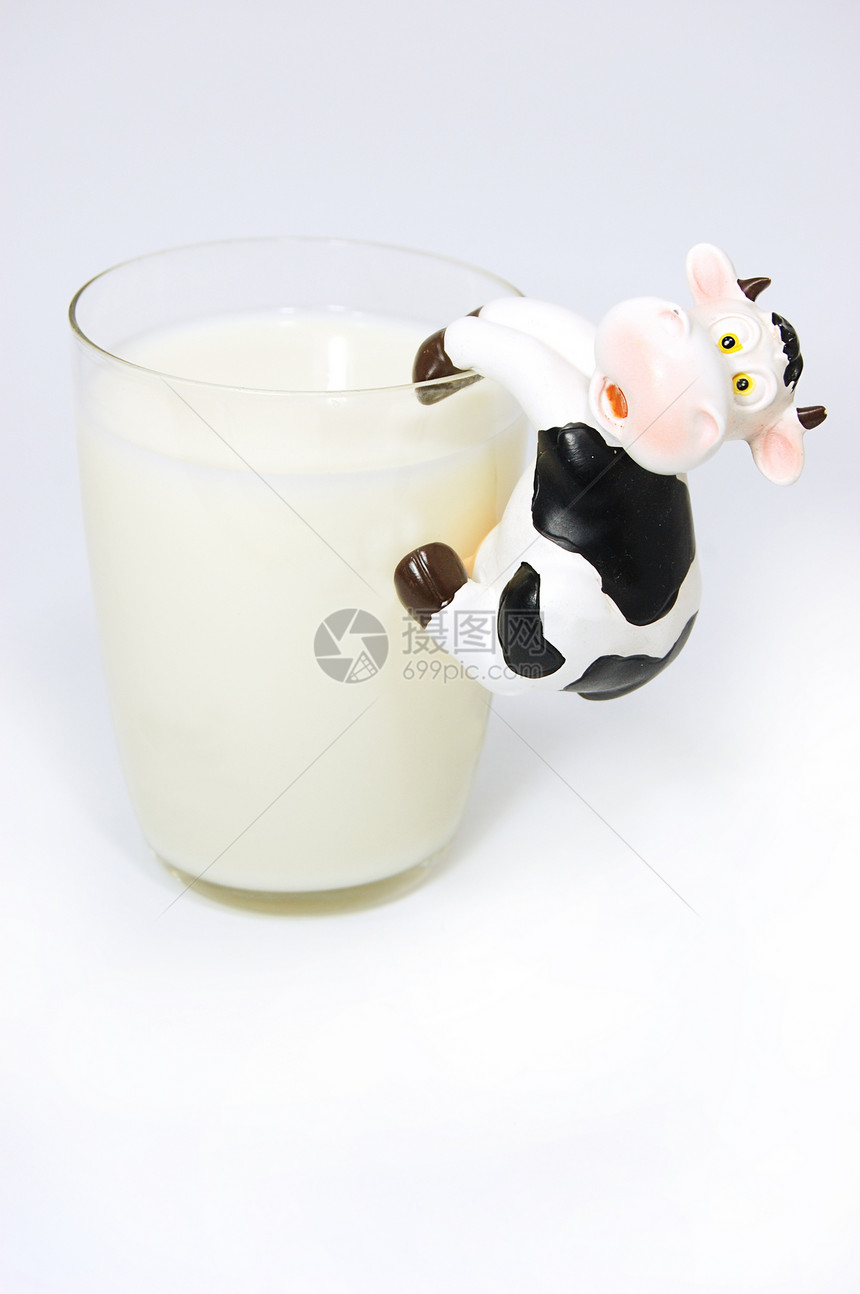 牛和牛奶图片