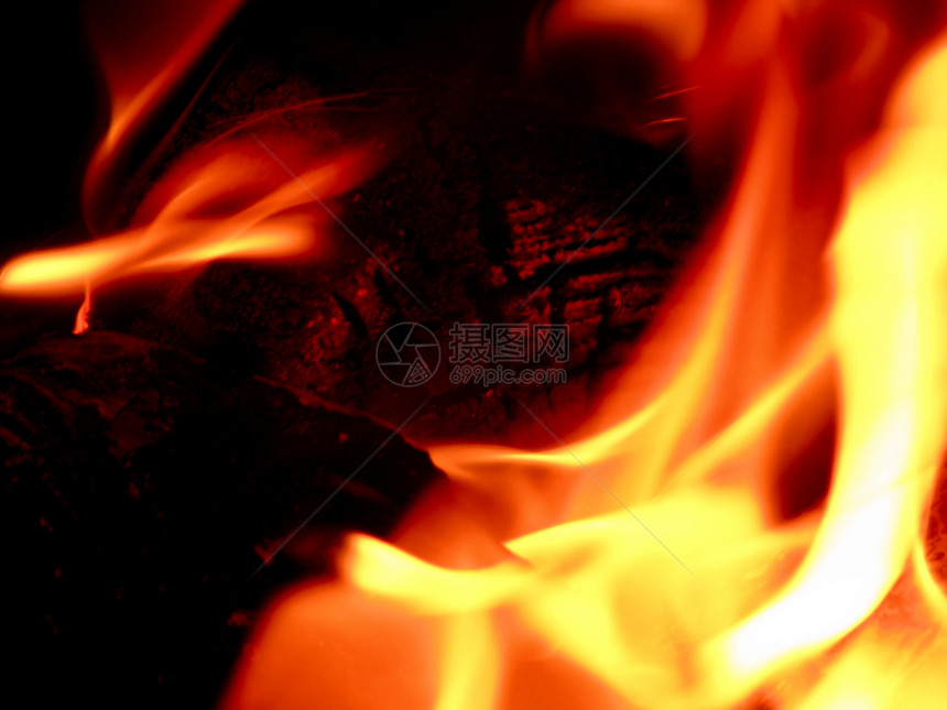 火焰红色大火燃烧耀斑篝火黑色煤炭黄色图片