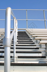 沥滤器金属体育场座位足球灰色看台运动学校椅子背景图片