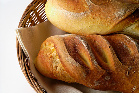 篮子(b2)中多露小麦种成的面包卷背景图片