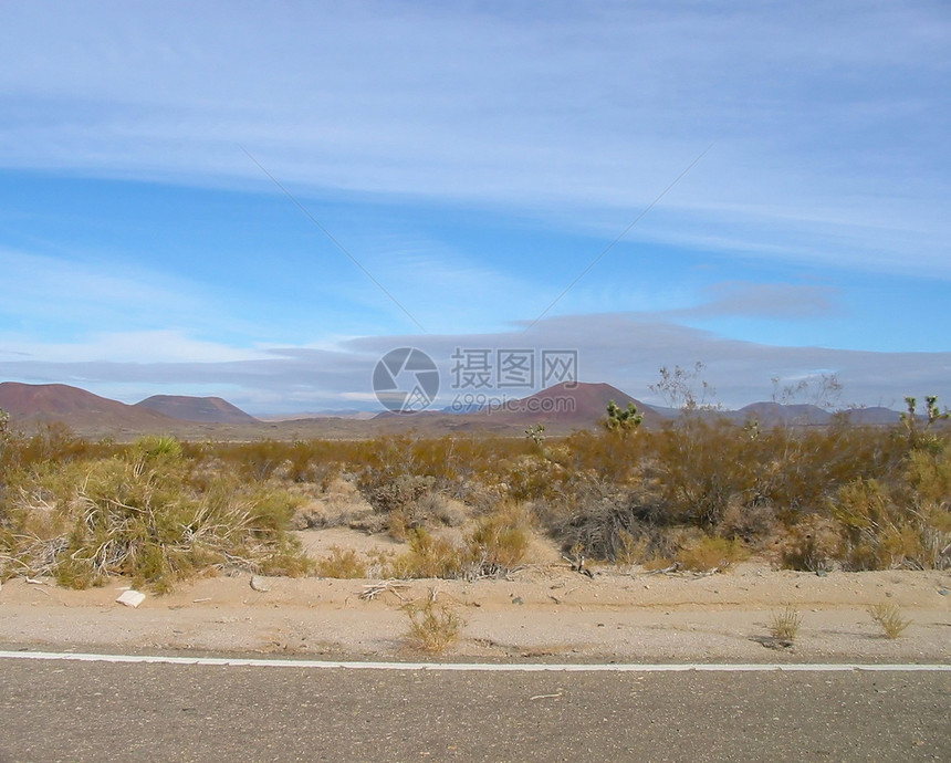 莫贾维沙漠山脉线条短叶灌木丛衬套天空单子地平线刷子孤独图片