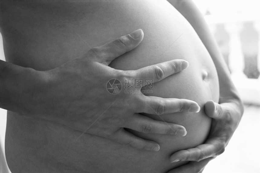 孕妇的黑色和白色观点图片