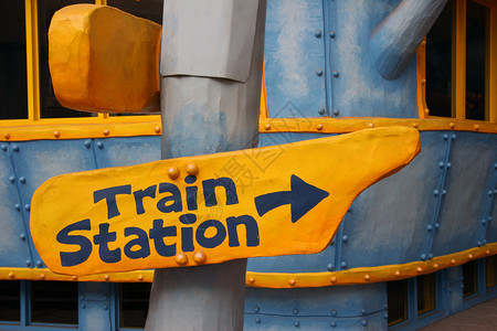 火车站火车车站黄色背景图片