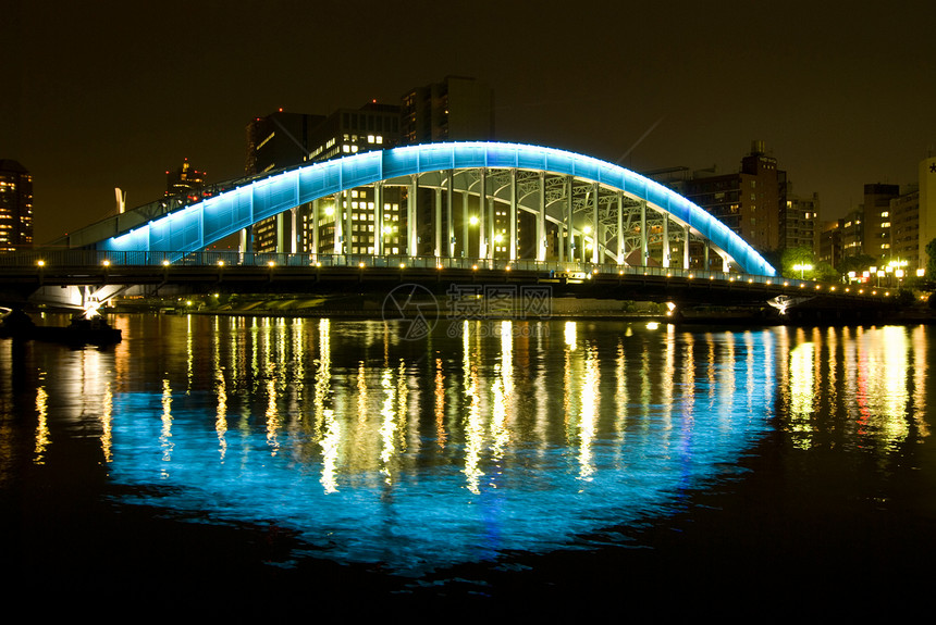 夜桥照明水平反射金属建筑学建造蓝色图片