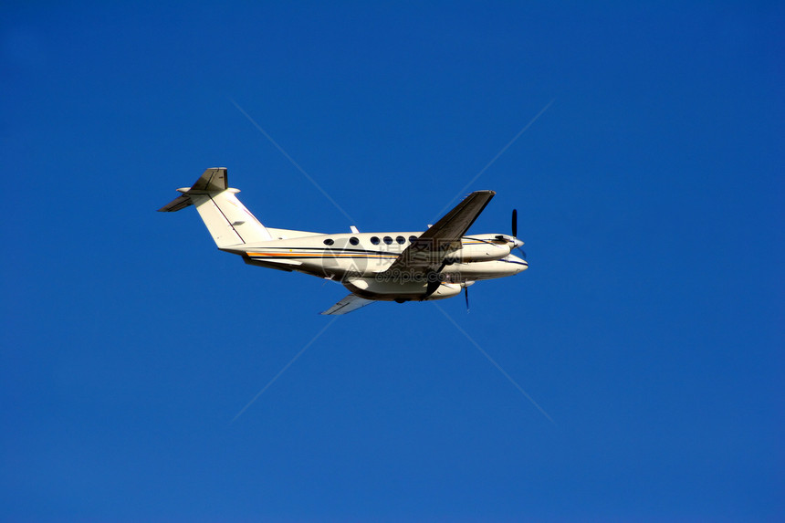 飞行中日程飞机航空运输飞机场齿轮晴天技术力量假期图片