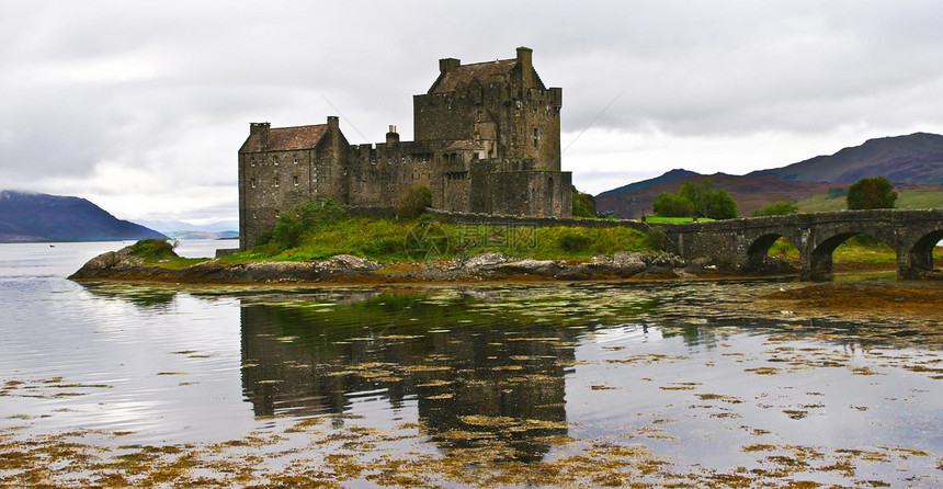 古古城堡支撑天空废墟石头海岸线海岸多云堡垒城堡历史性图片