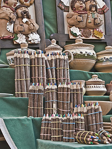 索韦尼铅笔纪念品鹅绒泥人陶器背景图片