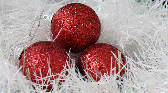 圣诞节球红色火花白色玩具闪光背景图片