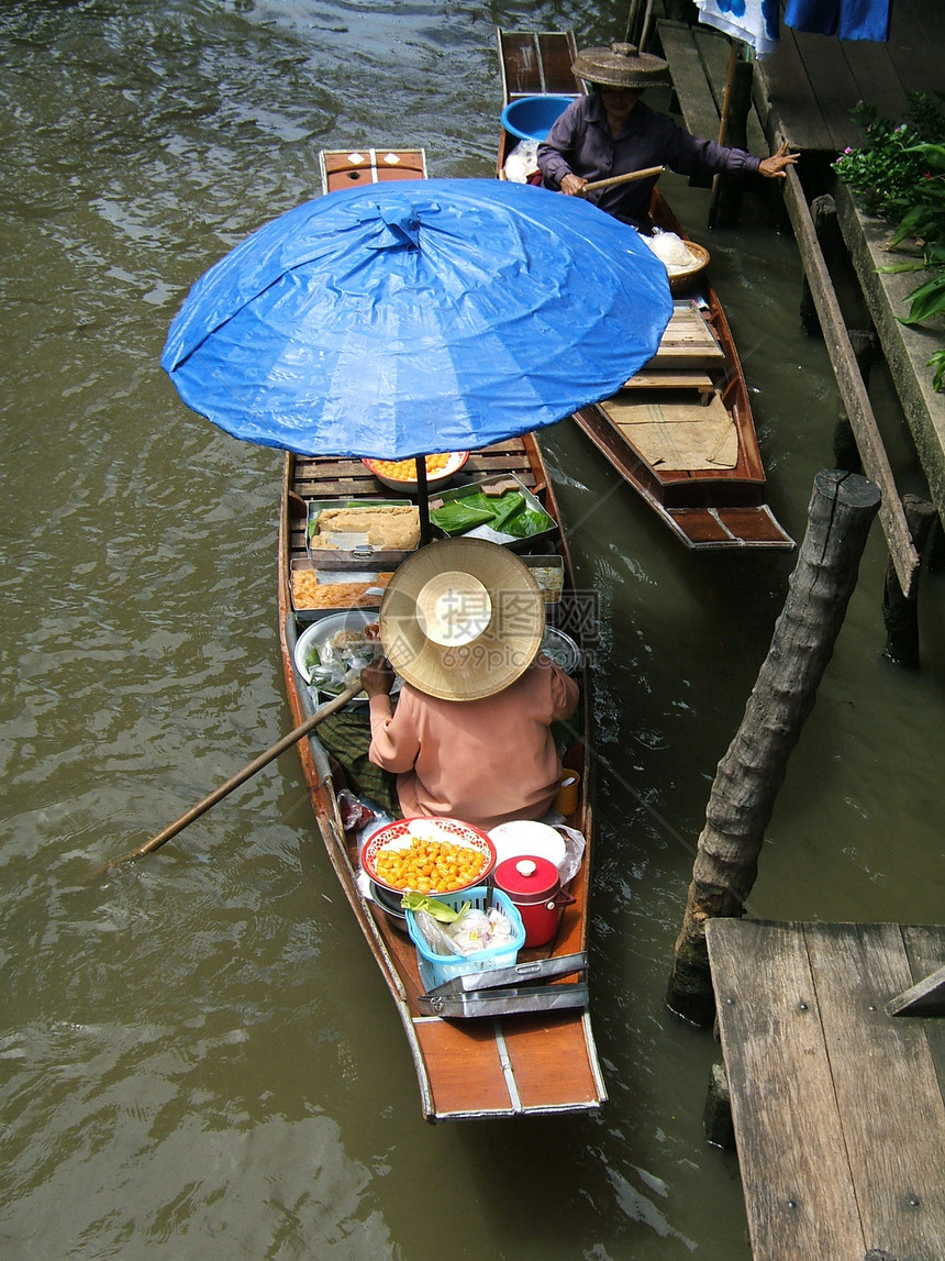 泰国市面波动市场活动食物女士旅行旅游零售商水果帽子工作运河图片