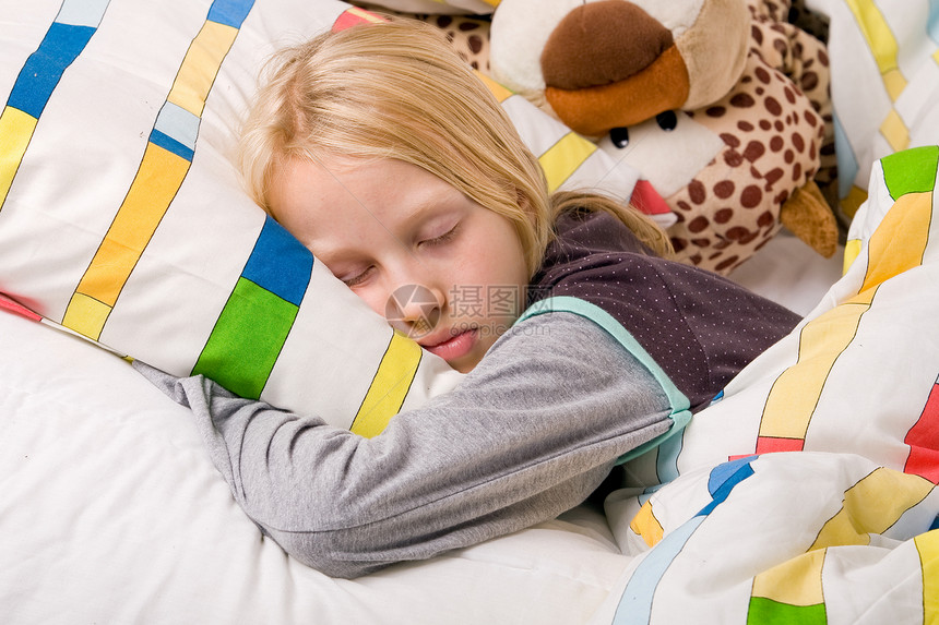 休息儿童睡衣梦幻就寝童年金发时间女孩枕头睡眠身体图片