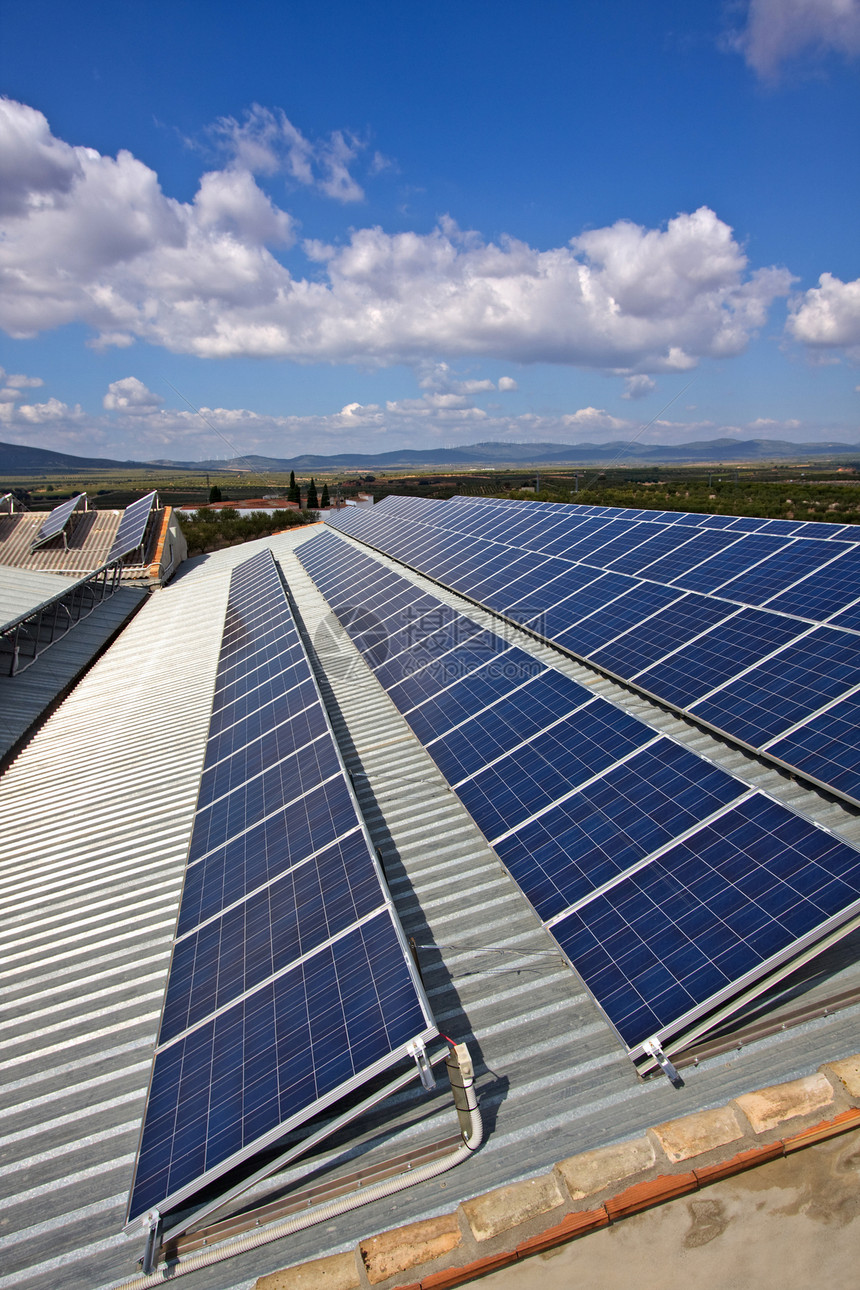 蓝天空下的太阳能板面板商业太阳能控制板电压创新燃料科学蓝色环境太阳图片