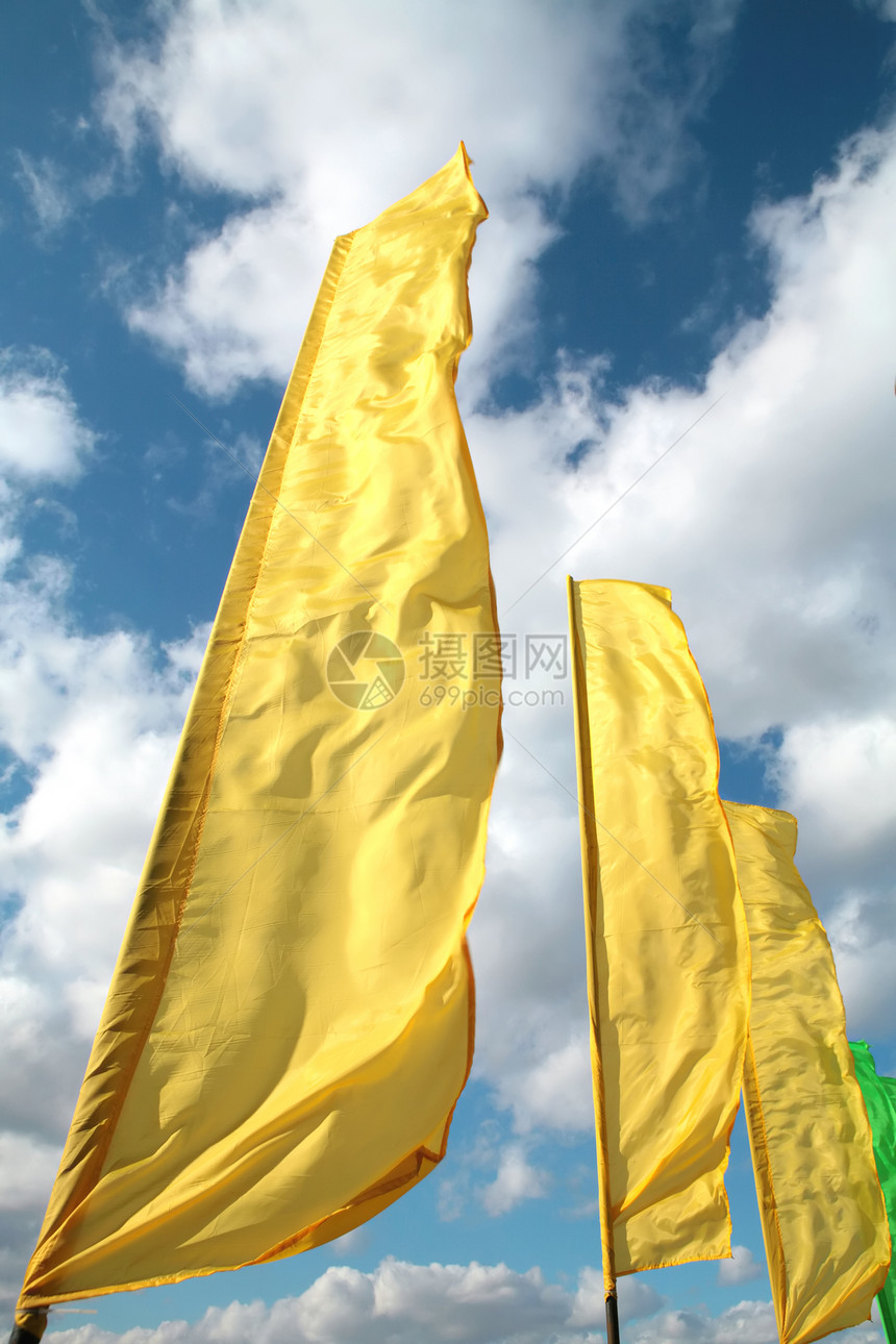 明亮黄色旗帜图片