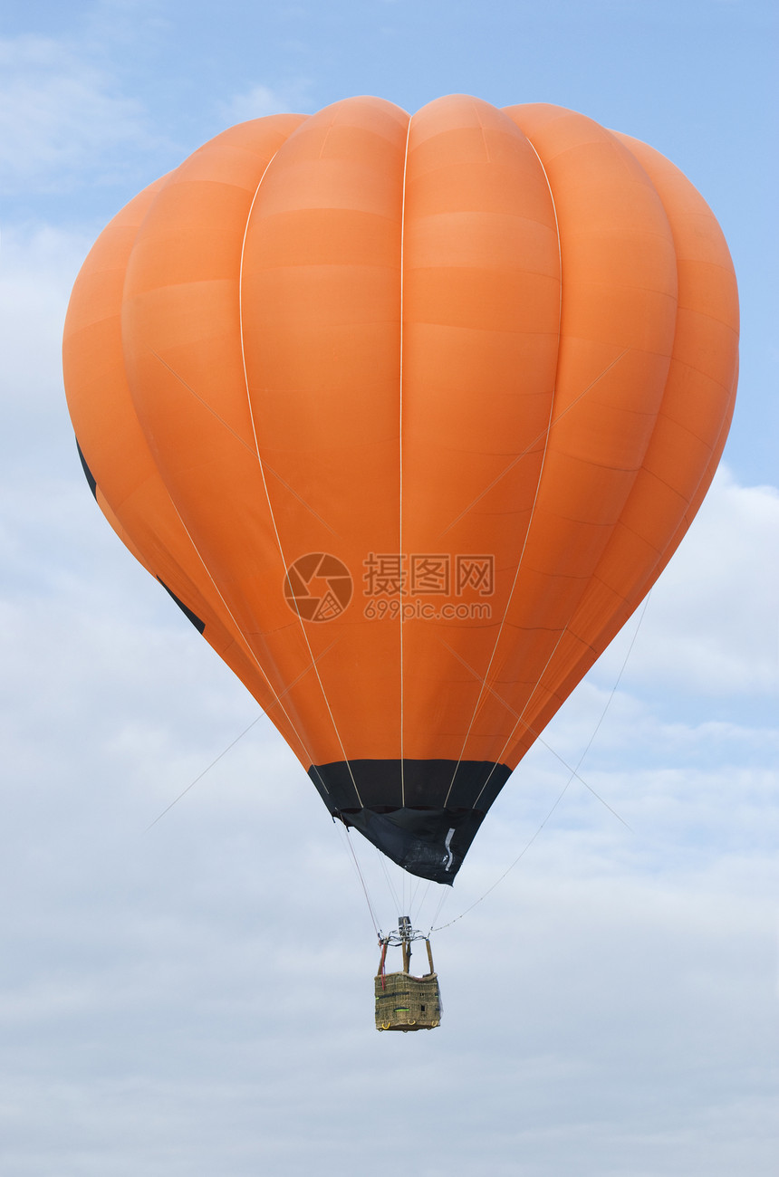 橙色热空气气球多云闲暇飞行危险篮子天空热气旅行爱好风险图片