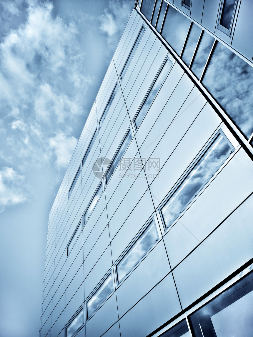 蓝色办公大楼建筑商业城市窗户办公室职场玻璃房地产摩天大楼公司图片