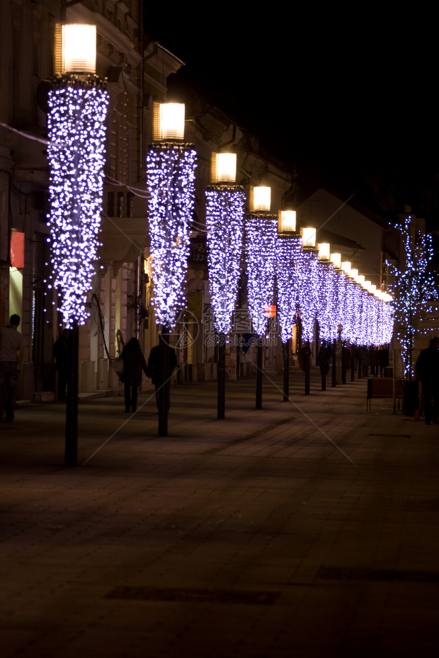 灯光柱一行假期人行道灯柱建筑城市广场图片