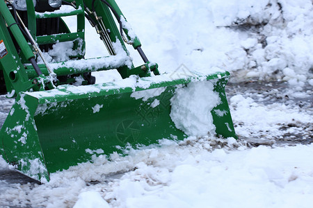 铲雪雪刀刃工作机械绿色耕作车道路面重负背景图片
