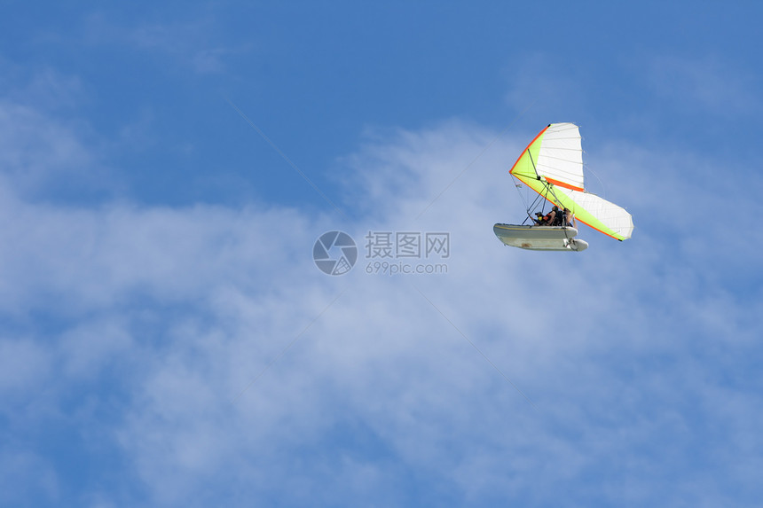 蓝天空中的滑翔机图片
