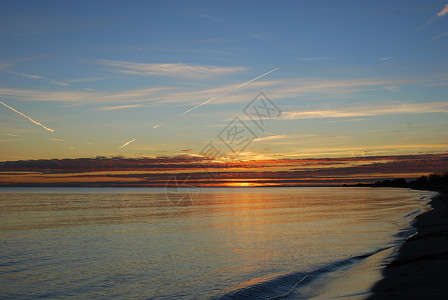 Falsterbo海滩日落橙子蓝色海浪太阳天空黑色高清图片