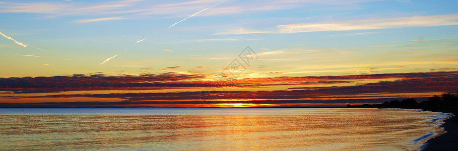 Falsterbo海滩日落太阳橙子天空蓝色海浪黑色高清图片