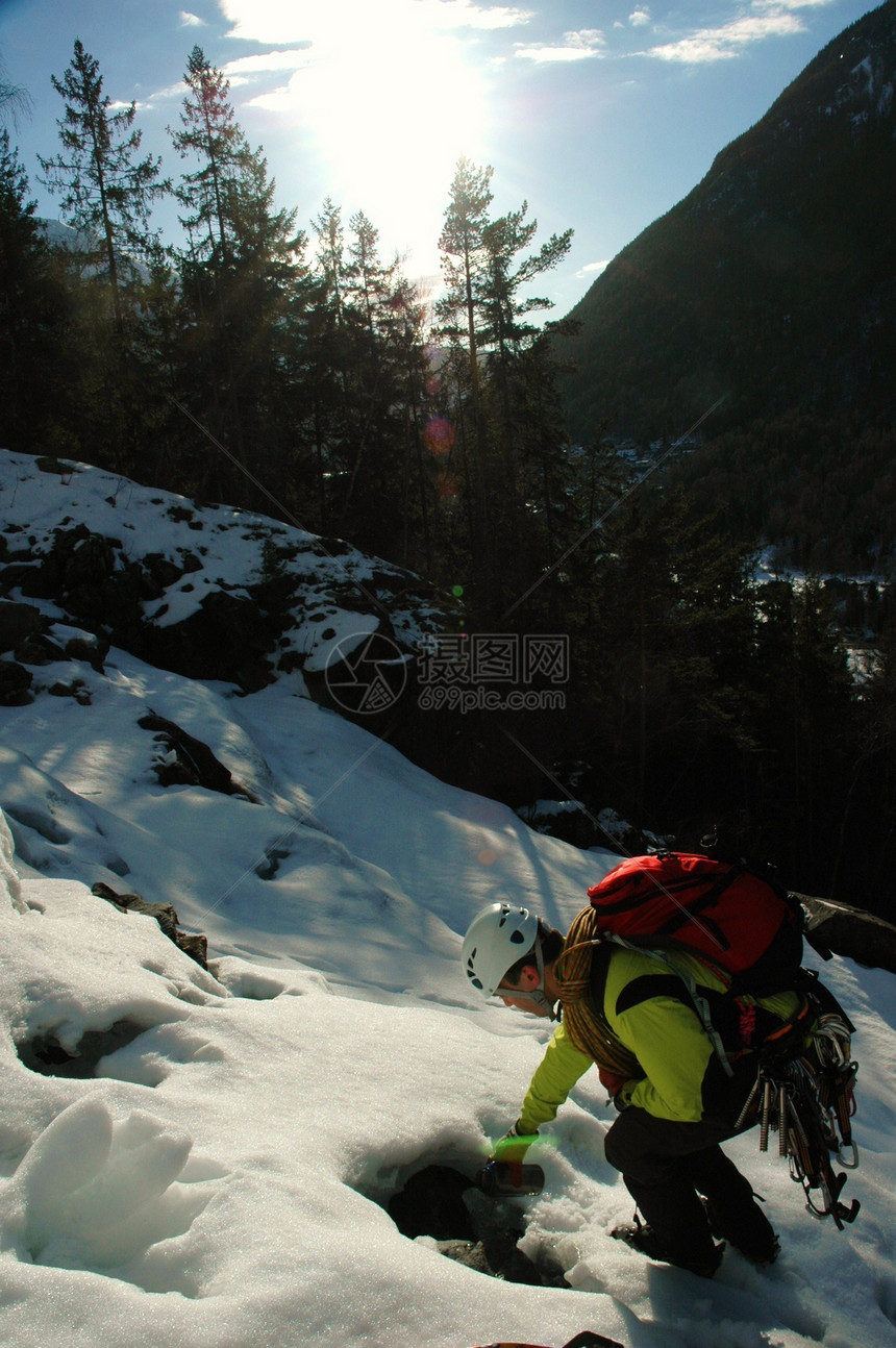 冰雪石齿轮花岗岩安全高度训练朋友们登山者朋友冰镐摩擦图片