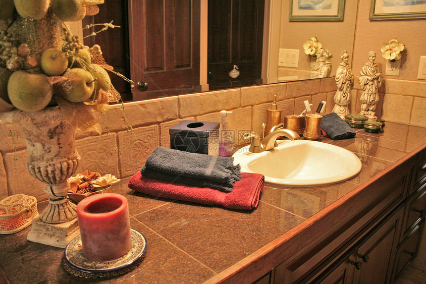 洗手间房间玻璃卫生间花岗岩牙刷台面反射柜台澡堂家具图片