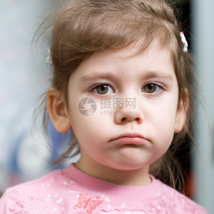 失望的小女孩头发悲伤沉思闷气思维挫折童年女儿孩子后代图片