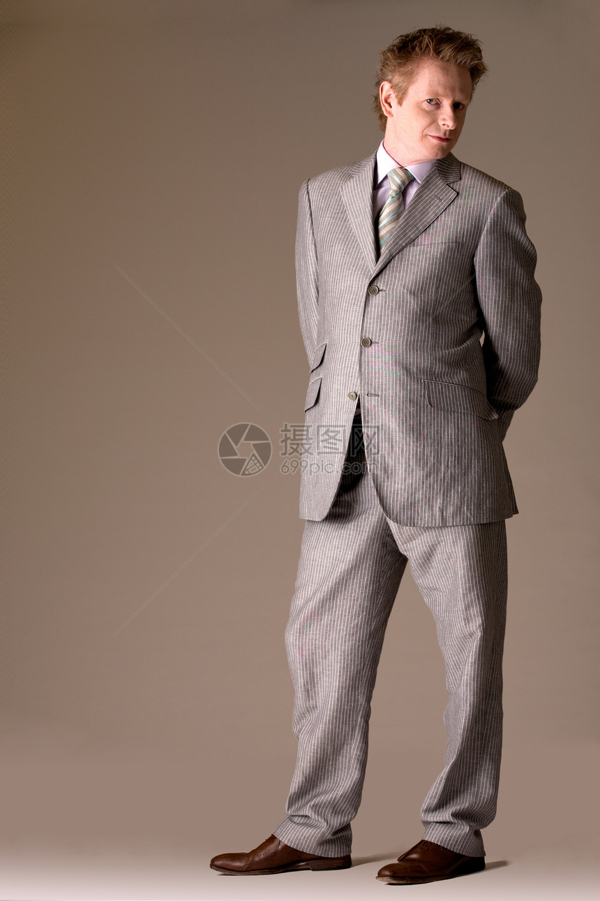 有远见的商务人士推销员男性全身中年模型领带头发成人商业套装图片