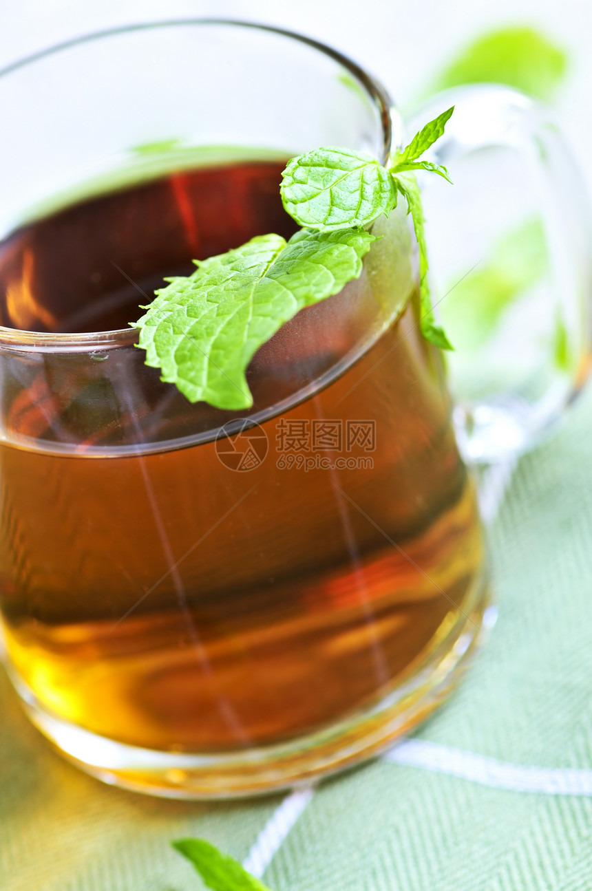 薄茶茶点草本植物杯子树叶疗法福利饮料草药植物玻璃图片