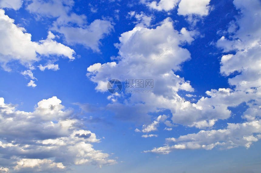 蓝色天空 白云气氛梦幻编队戏剧性晴天天气白色多云日光风景图片