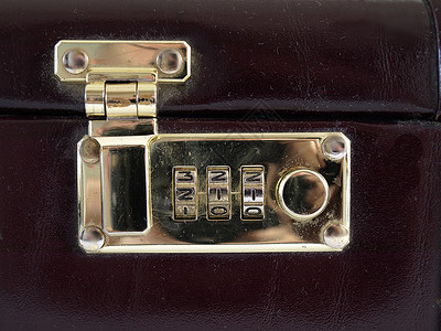 组合锁定闩锁盒子搭扣棕色扣子公文包黄铜皮革金属金子背景图片