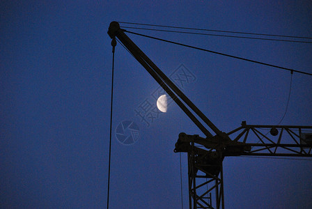 卢旺达月亮背景图片