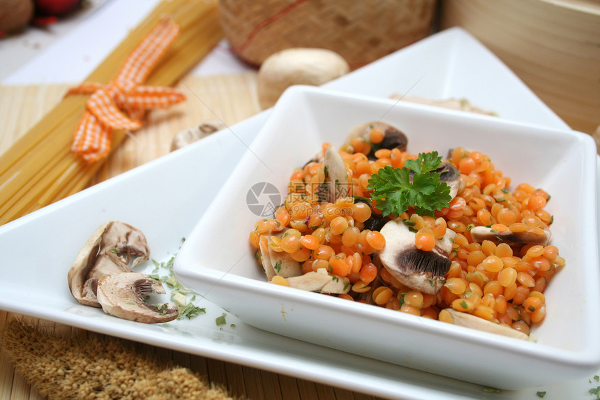 新鲜沙拉扁豆食物蔬菜维生素小吃午餐图片