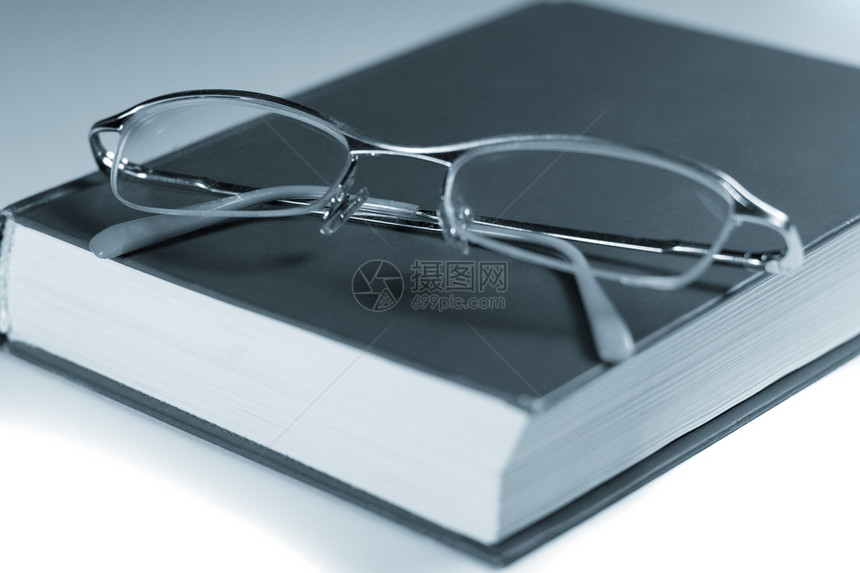 书籍和眼镜智力文学科学小说字典教育知识学习故事写作图片