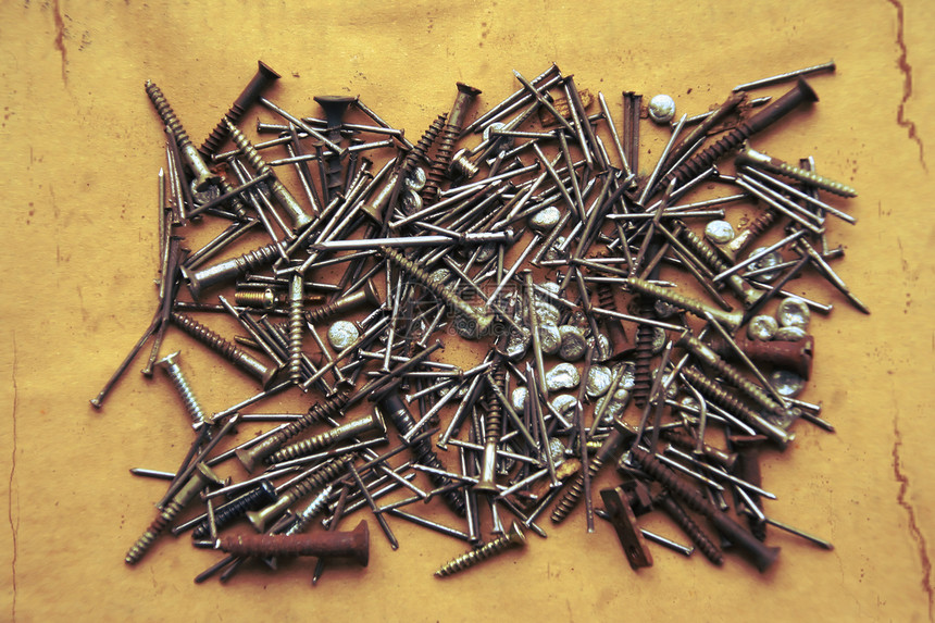 螺钉和指甲宏观木头粮食修理螺栓合金工作金属工具木工图片