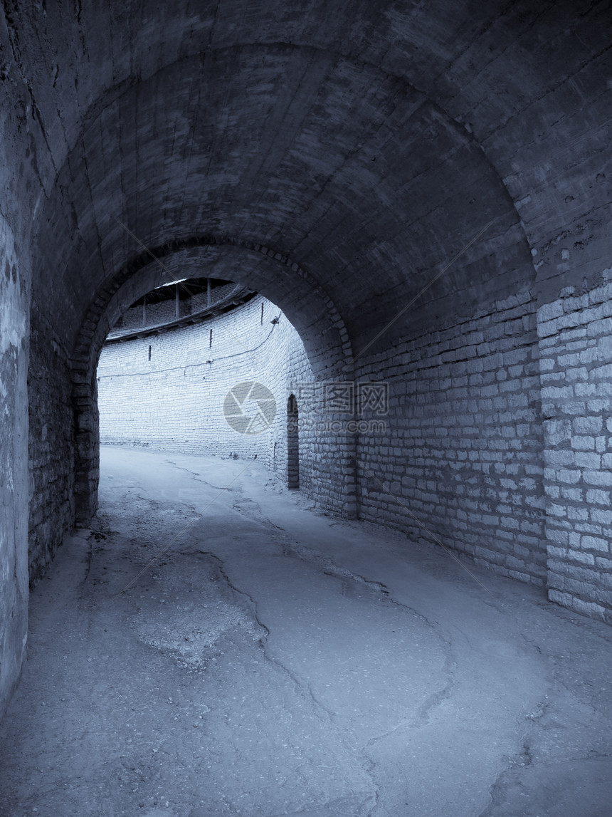 堡垒隧道曲线石头城市大厅人行道管子蓝色行人走廊色调图片