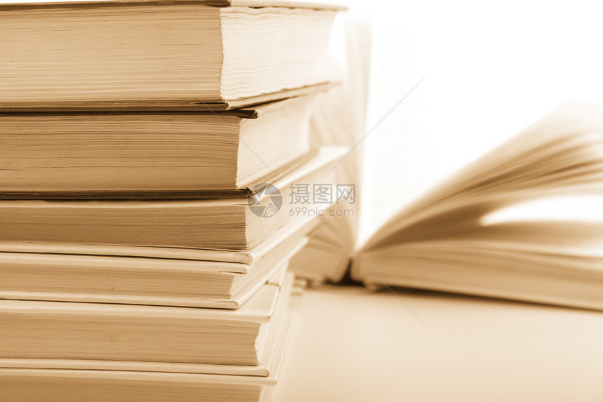 堆叠的书本智力书店出版物教育数据文学白色阅读小说学习图片