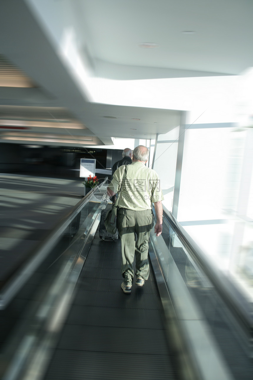 差旅旅费运输运动机械港口男人旅行旅游公共汽车飞机场航空公司图片