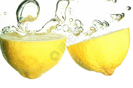 柠檬喷洒果汁气泡黄色宏观飞溅背景图片