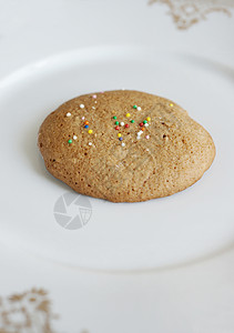 饼干在盘子上烘烤食物棕色面包美食裂纹烹饪背景图片