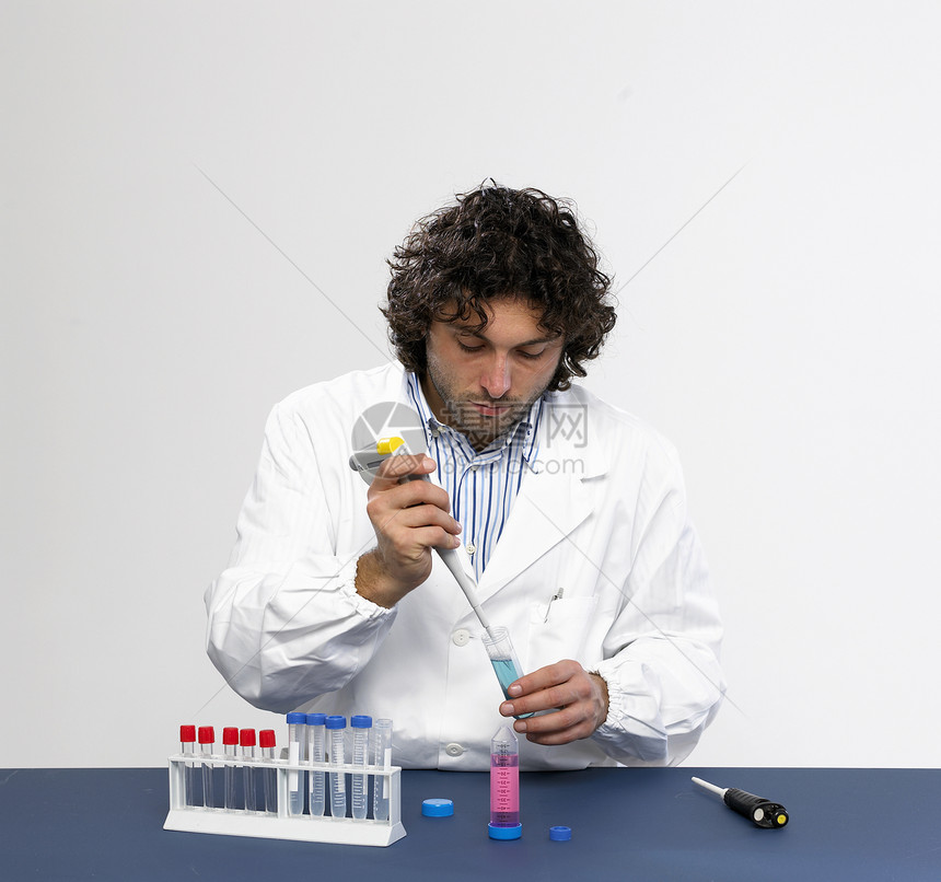 在实验室工作调查药品法医生物化学家考试工人化学学习药剂师图片