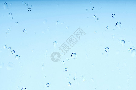 蓝色透明气泡水滴宏观气泡玻璃天气飞沫蓝色液体淋浴珠子反射背景