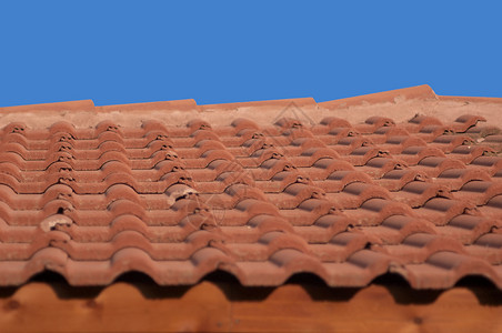 铺盖屋顶地面黏土蓝天外观纹理房顶红色建筑瓷砖材料背景图片