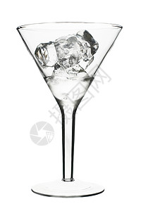 马丁尼马提尼玻璃环形轮光带冰立方体和一些饮料 与世隔绝背景图片