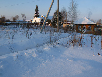 冬季树木阴影城市村庄背景图片