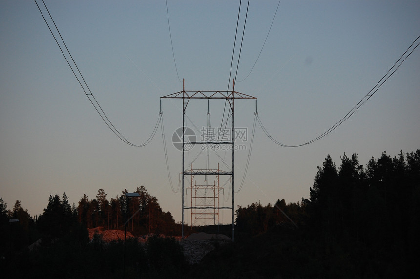 电力线路高压电线杆铁塔木头电力塔图片